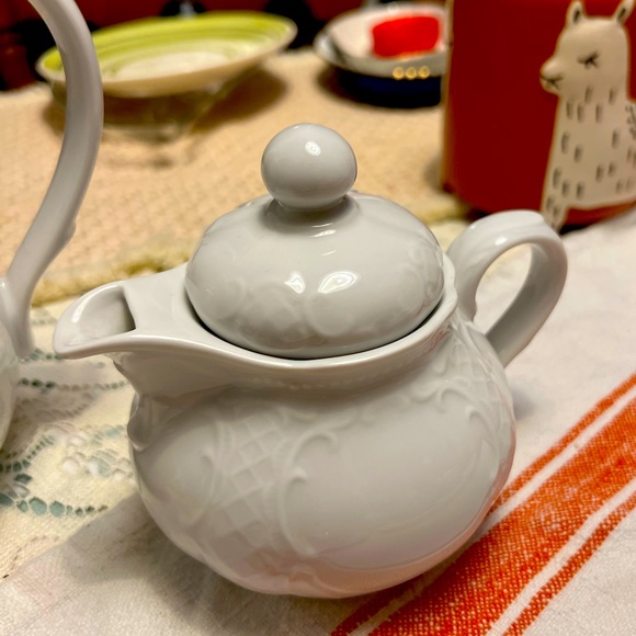 SELTMANN WEIDEN BAVARIA GERMANY WHITE EMBOSSED TEAPOT COFFEEPOT SALZBURG VIENNA - Picture 4 of 16